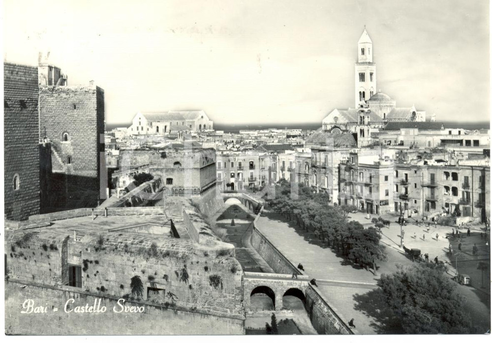 Cartolina originale da collezione 1959 BARI Scorcio del Castello SVEVO Cartolina FG VG 1