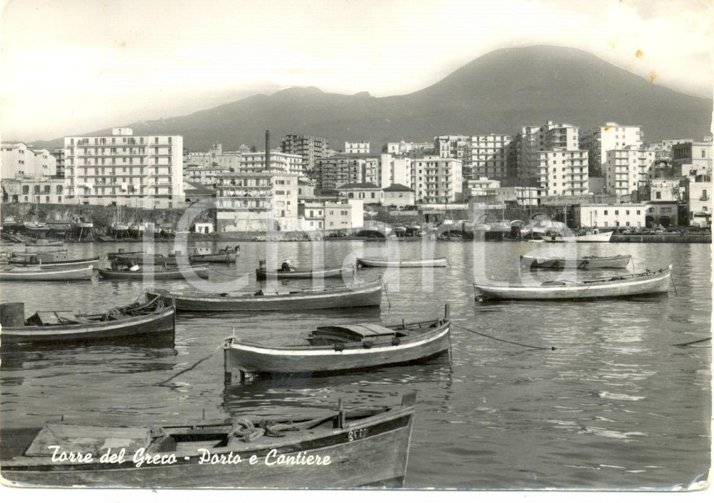 Cartolina originale da collezione 1964 TORRE DEL GRECO NA Porto e cantiere Barche all attracco Cartolina FG VG 1