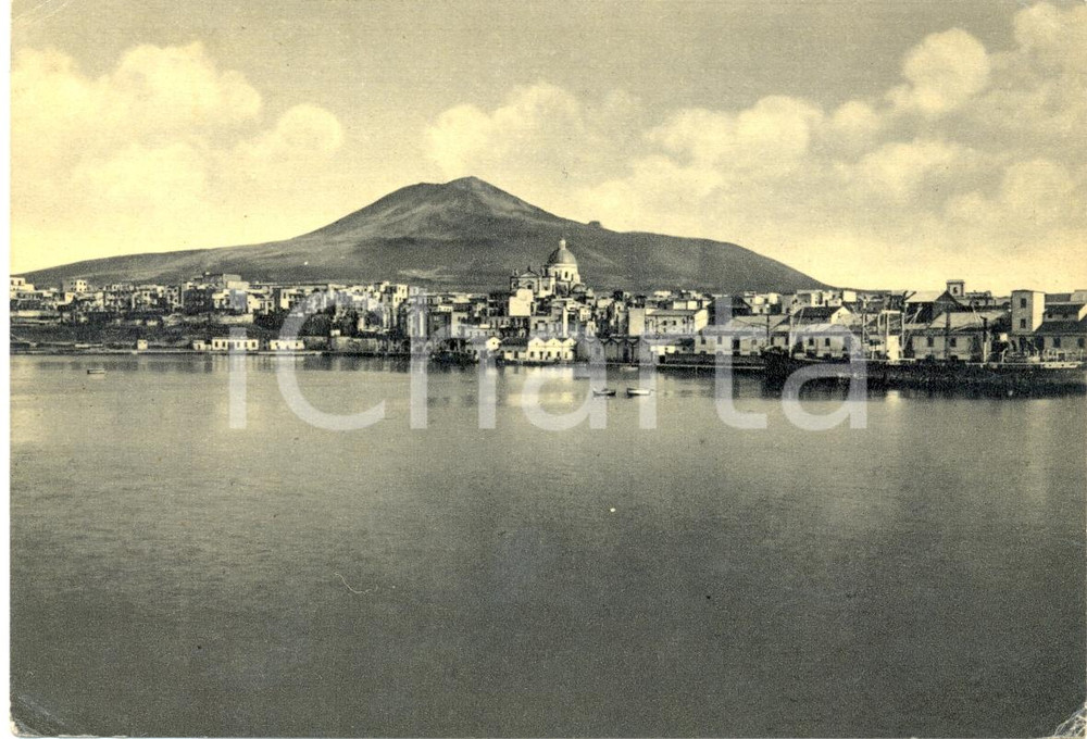 Cartolina originale da collezione 1955 TORRE ANNUNZIATA NA Veduta del PORTO e VESUVIO Cartolina FG VG 1