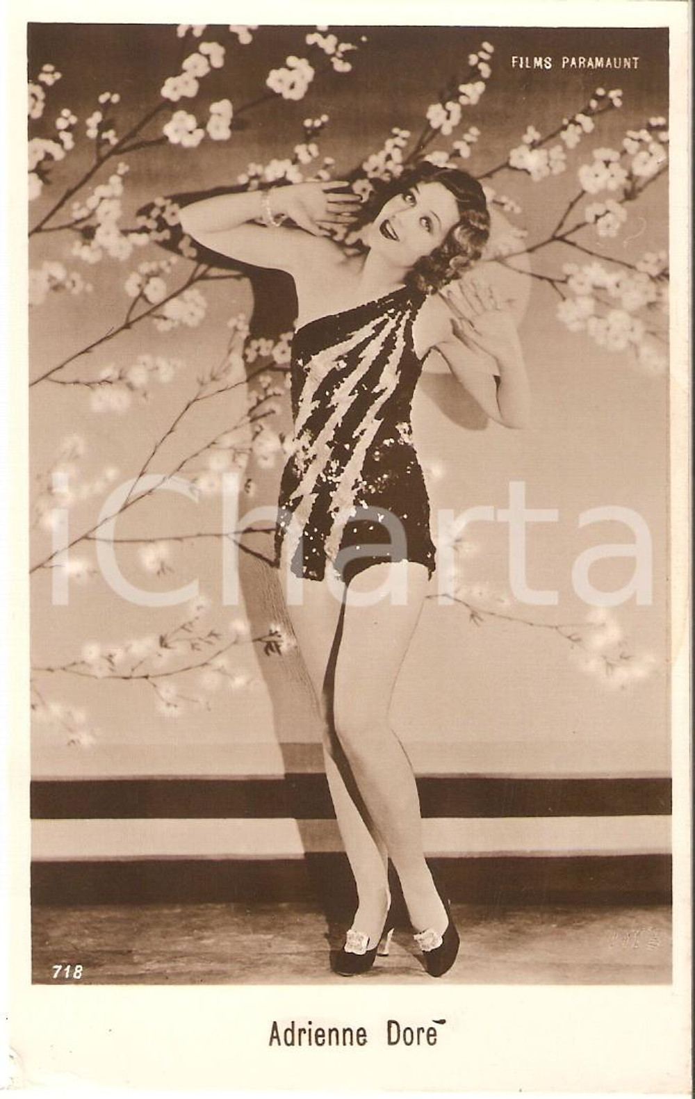 Cartolina originale da collezione 1930 ca CINEMA Attrice Adrienne DORE Ritratto con fiori di ciliegio Cartolina FP 1