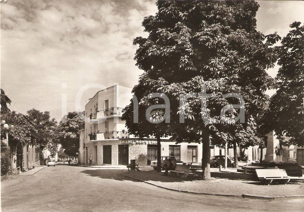 Cartolina originale da collezione 1965 MONTICELLI TERME Piazza Formia con BANCA DEL MONTE DI PARMA Cartolina FG VG 1