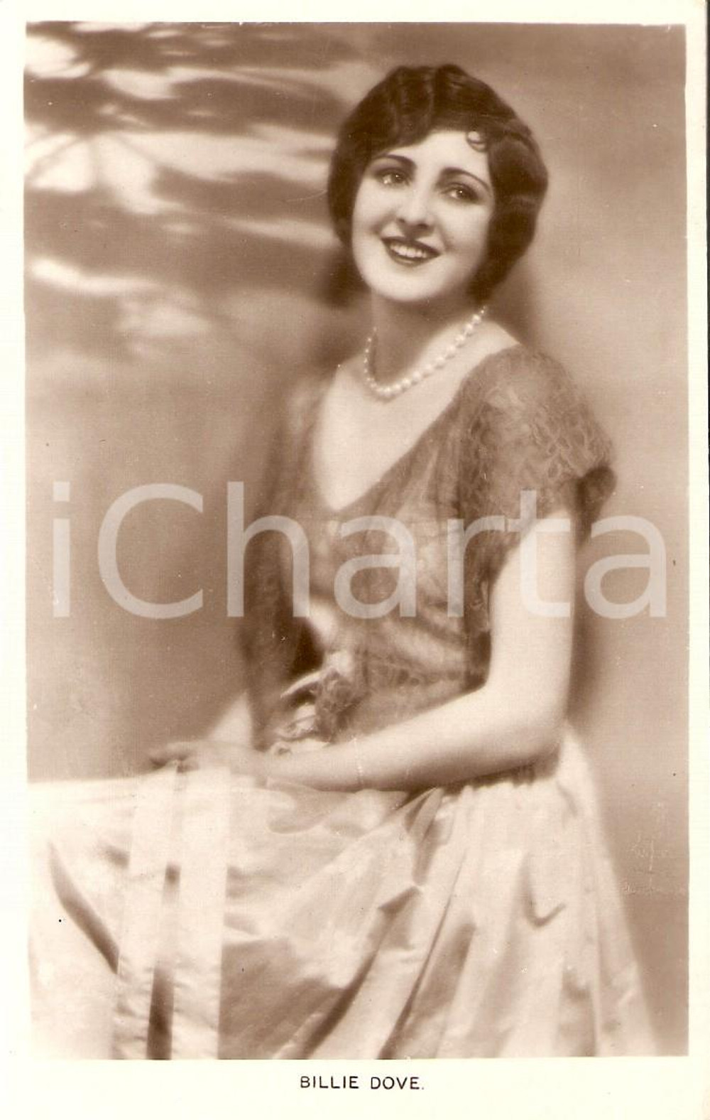 Cartolina originale da collezione 1930 ca CINEMA Attrice Billie DOVE indossa collana di perle *Cartolina FP NV 1