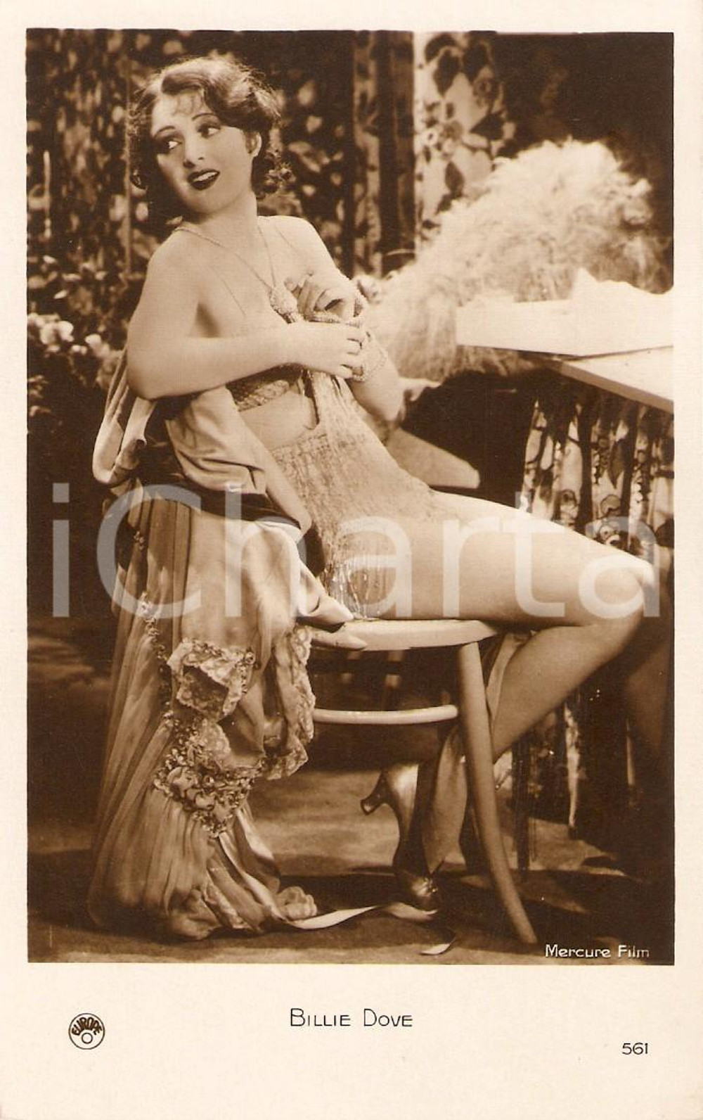Cartolina originale da collezione 1930 ca CINEMA Attrice Billie DOVE si rilassa in camerino *Cartolina FP NV 1