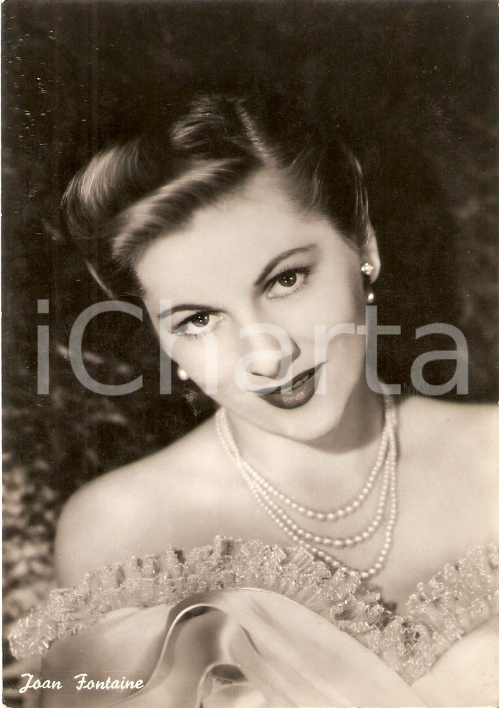 Cartolina originale da collezione 1955 ca CINEMA Actress Joan FONTAINE wears pearl necklace *Cartolina FG NV 1