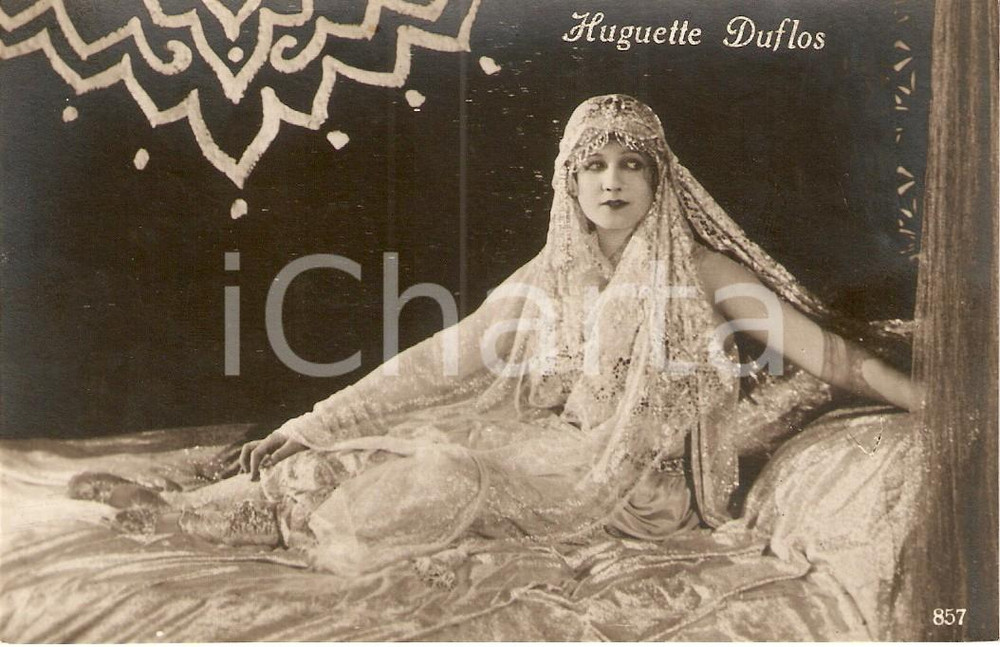 Cartolina originale da collezione 1925 ca CINEMA Actress Huguette DUFLOS wears exotic dress *Cartolina FP NV 1