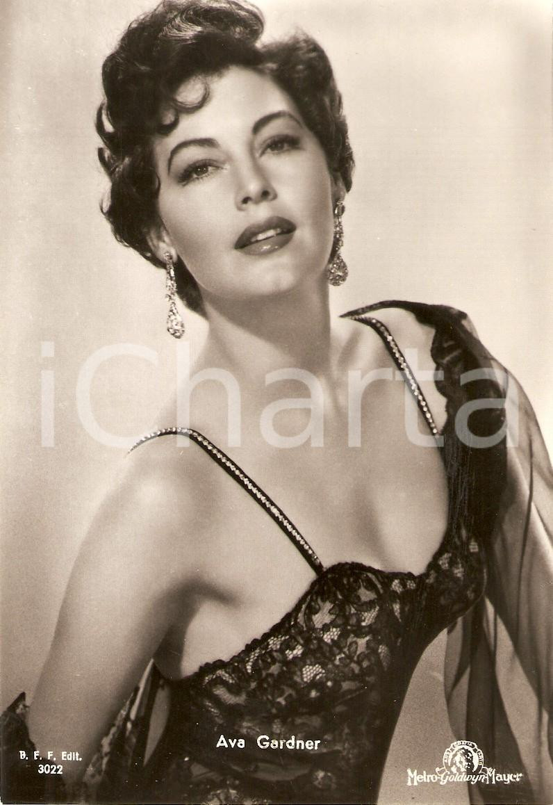 Cartolina originale da collezione 1955 ca CINEMA Actress Ava GARDNER Portrait with earrings Cartolina FG NV 1