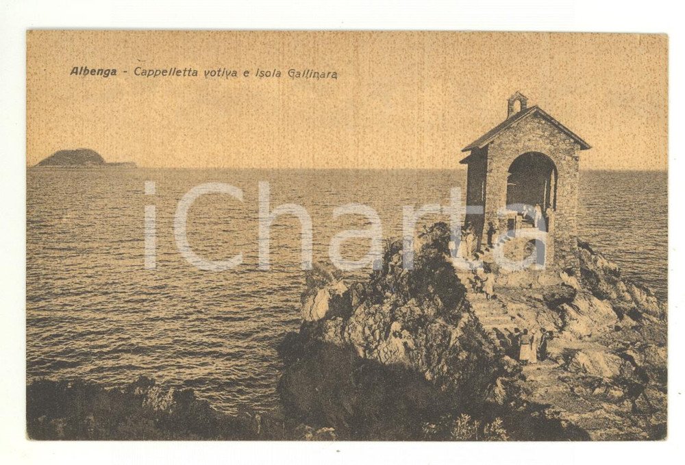 Cartolina originale da collezione 1920 ca ALBENGA (SV) Cappelletta votiva e isola GALLINARA *Cartolina ANIMATA FP 1