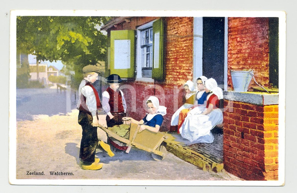 Cartolina originale da collezione 1935 Isola di WALCHEREN (NL) Bambini nei costumi tradizionali *Cartolina FP VG 1