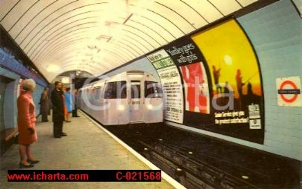 Cartolina originale da collezione 1972 LONDON (UK) Tube train at SEVEN SISTERS Station * Cartolina FP VG 1