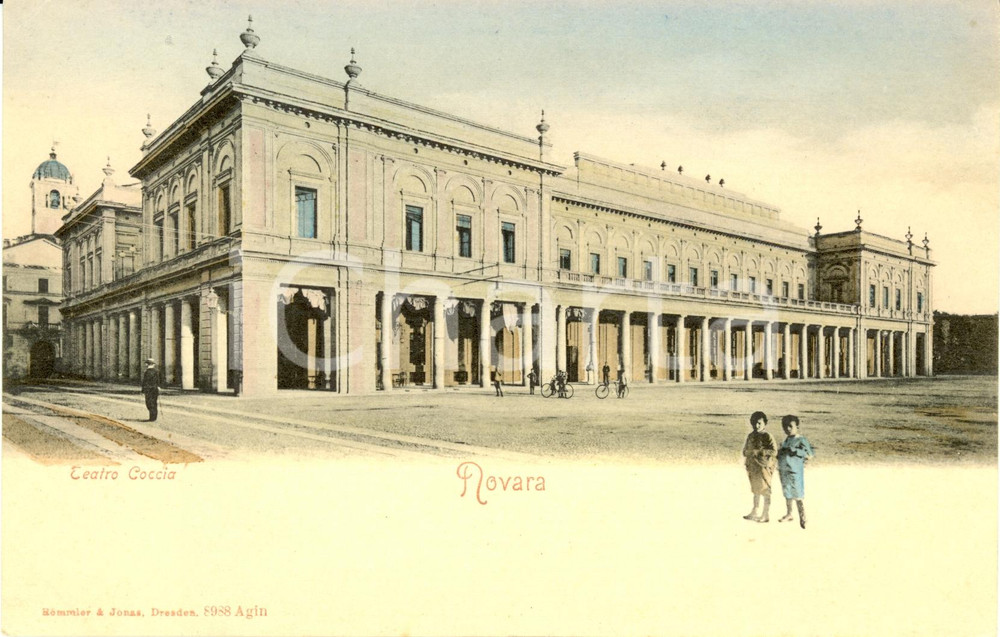 Cartolina originale da collezione 1900 ca NOVARA Teatro COCCIA Cartolina FP VG ANIMATA con bambini 1