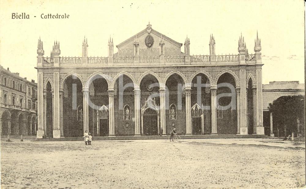Cartolina originale da collezione 1920 ca BIELLA Veduta Cattedrale SANTA MARIA MAGGIORE Cartolina FP VG ANIMATA 1