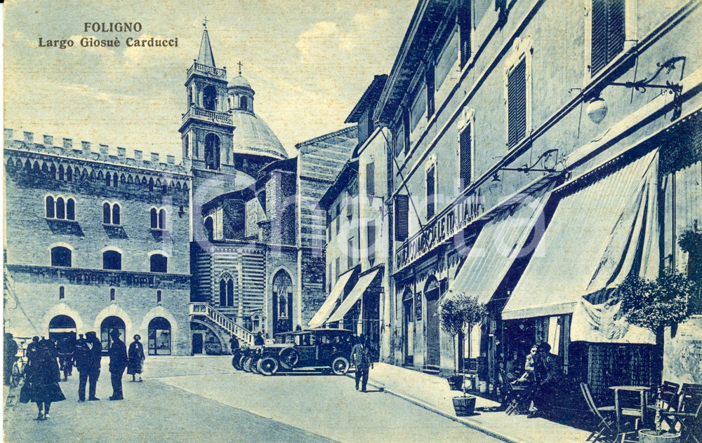 Cartolina originale da collezione 1937 FOLIGNO PG Largo GIOSUE  CARDUCCI con negozi e passanti Cartolina FP NV 1