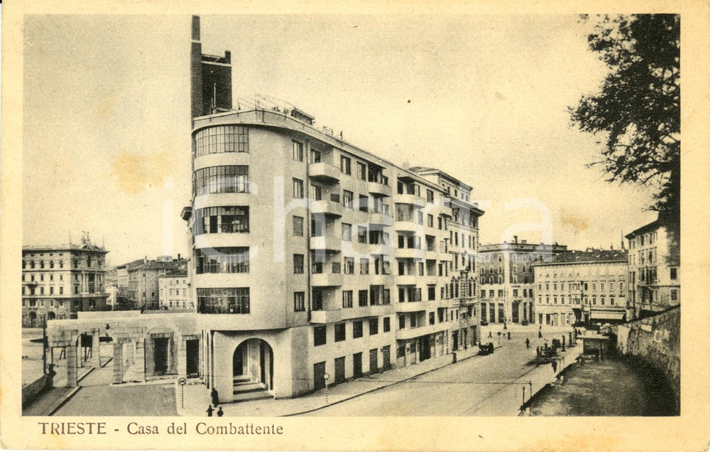 Cartolina originale da collezione 1940 ca TRIESTE Veduta esterna della CASA del COMBATTENTE Cartolina FP VG 1