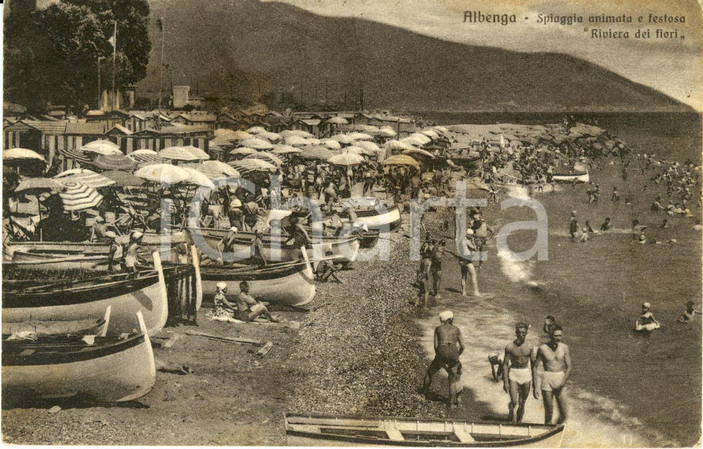 Cartolina originale da collezione 1930 ca ALBENGA (SV) Spiaggia animata e festosa RIVIERA DEI FIORI *Cartolina FP 1