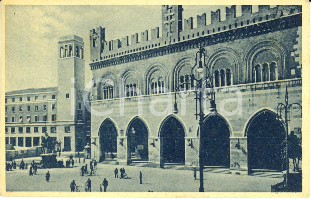 Cartolina originale da collezione 1942 PIACENZA Palazzo GOTICO e palazzo Istituto Nazionale Assicurazioni *FP VG 1