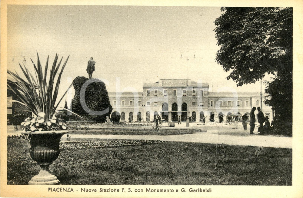 Cartolina originale da collezione 1930 ca PIACENZA Nuova stazione con monumento a GIUSEPPE GARIBALDI *Cartolina FP 1