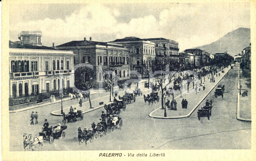 Cartolina originale da collezione 1930 ca PALERMO Veduta via della LIBERTA' *Cartolina animata con carrozze FP NV 1