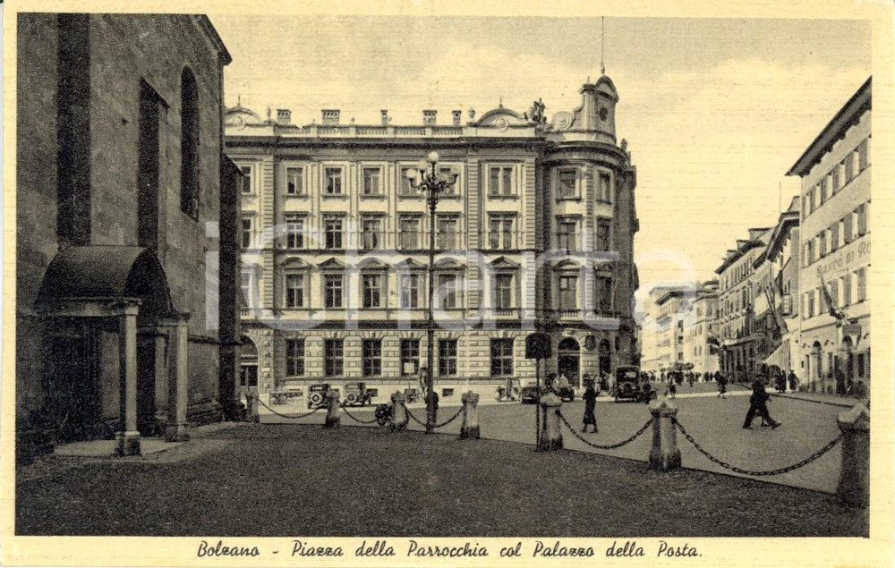 Cartolina originale da collezione 1930 ca BOLZANO Il Palazzo della POSTA in piazza PARROCCHIA ANIMATA FP NV 1