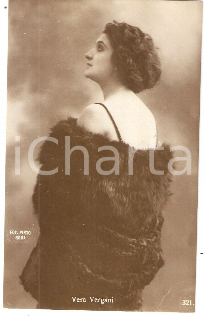 Cartolina originale da collezione 1920 ca Attrice VERA VERGANI posa in pelliccia nera Cartolina FP VG 1