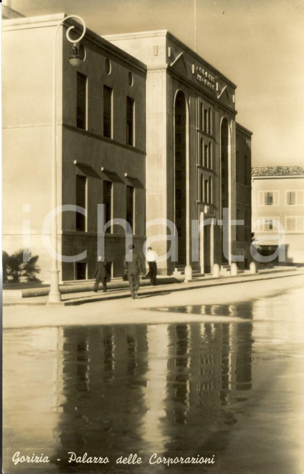 Cartolina originale da collezione 1942 GORIZIA Palazzo delle Corporazioni *Cartolina ANIMATA FP NV 1