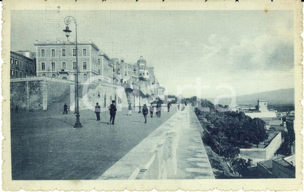 Cartolina originale da collezione 1914 CAGLIARI Passanti sul Bastione SAN REMY *Cartolina postale ANIMATA FP VG 1