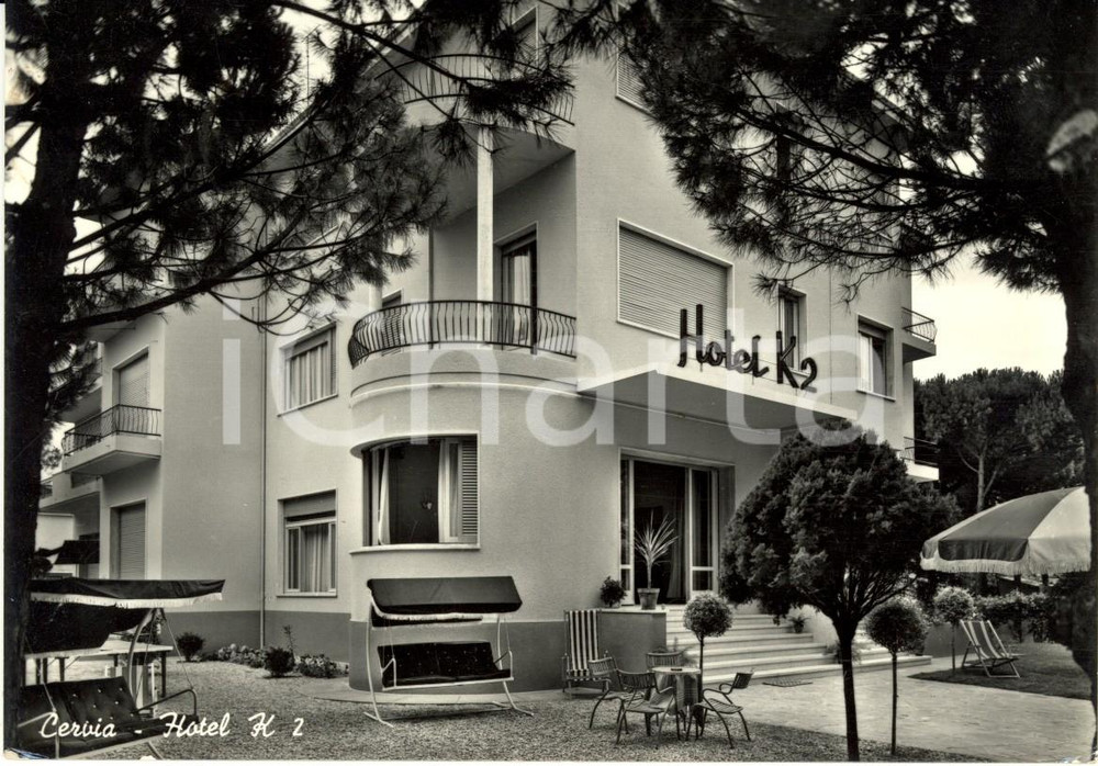 Cartolina originale da collezione 1957 CERVIA (RA) Veduta esterna dell'hotel K2 e del giardino *Cartolina FG VG 1