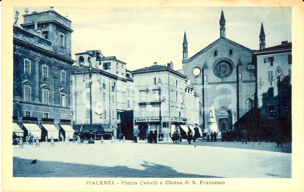 Cartolina originale da collezione 1930 ca PIACENZA Veduta di piazza CAVALLI con chiesa San FRANCESCO ANIMATA FP 1
