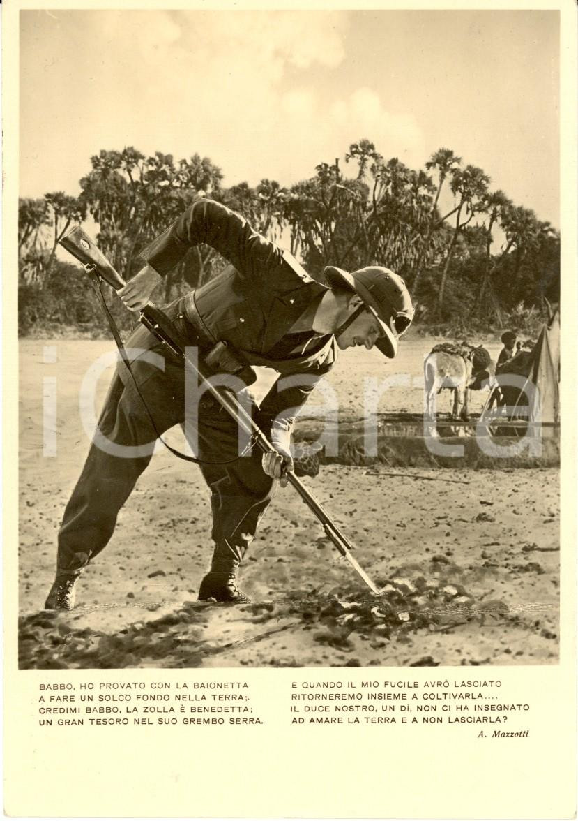 Cartolina originale da collezione 1928 Propaganda coloniale Legionario dissoda la terra con baionetta Cartolina FG 1