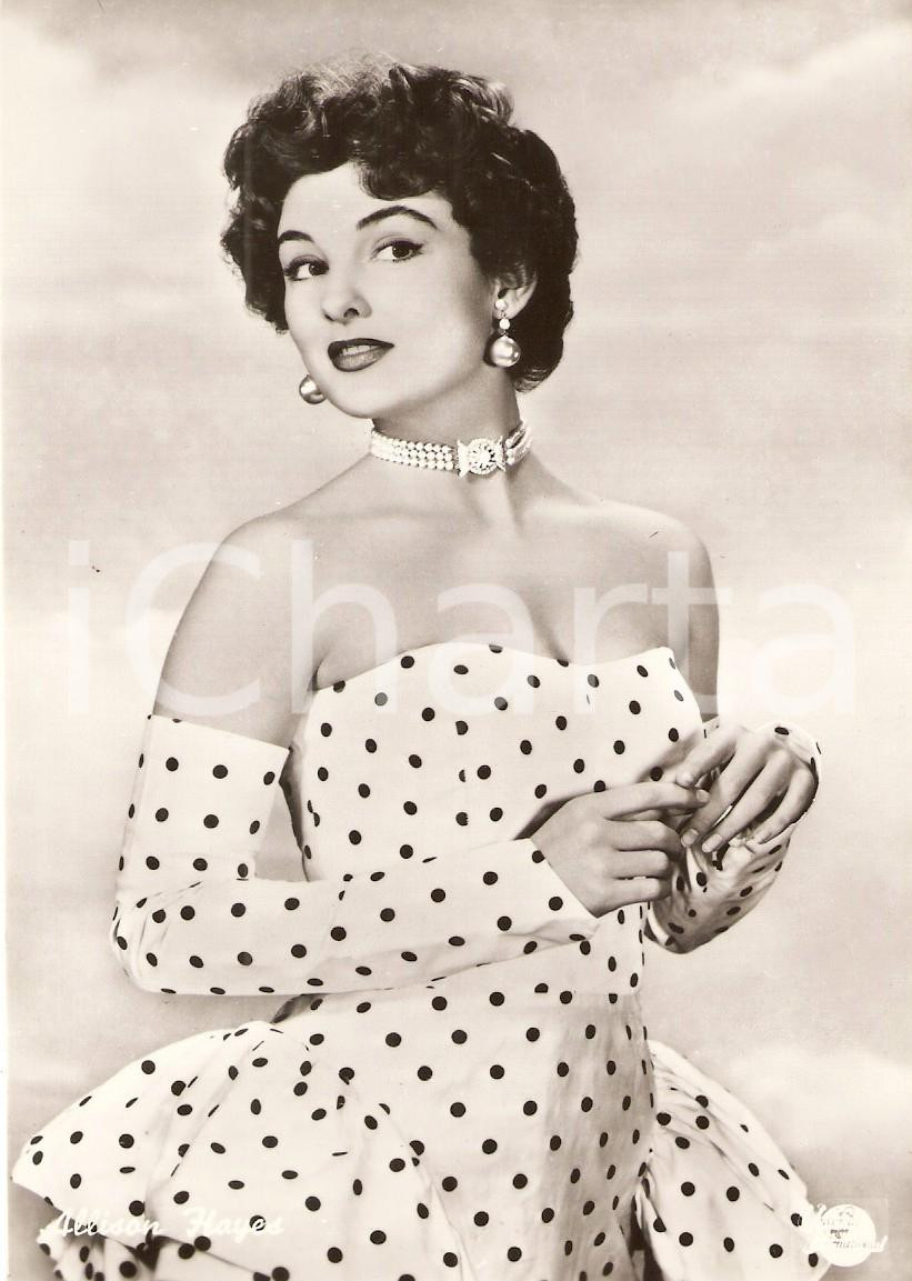 Cartolina originale da collezione 1955 ca CINEMA Actress Allison HAYES wears a polka dot dress Cartolina FG NV 1