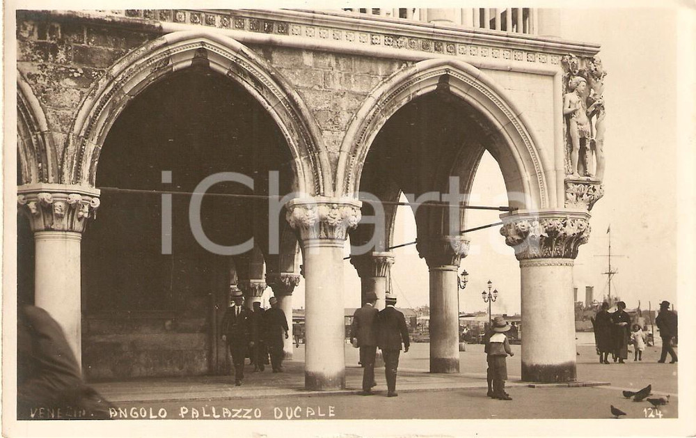 Cartolina originale da collezione 1910 ca VENEZIA Palazzo Ducale Bambini danno cibo ai piccioni Cartolina FP NV 1