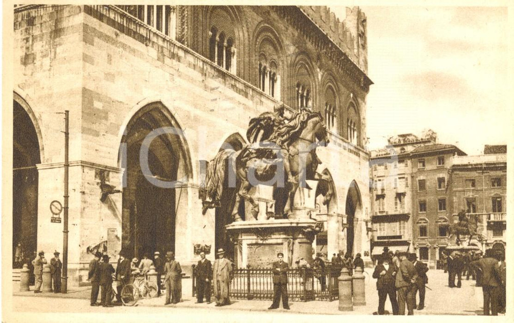 Cartolina originale da collezione 1937 PIACENZA CAVALLI FARNESIANI scorcio Palazzo GOTICO *Cartolina ANIMATA FP VG 1