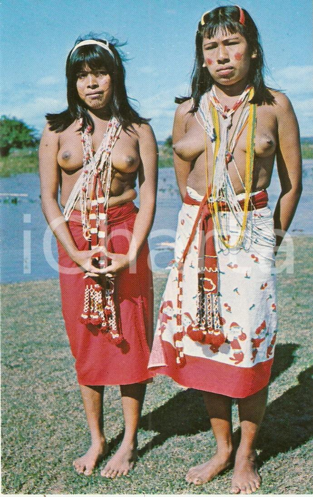 Cartolina originale da collezione 1975 ca PARAGUAY Due indie ritratte in costume tipico *Cartolina FP NV 1