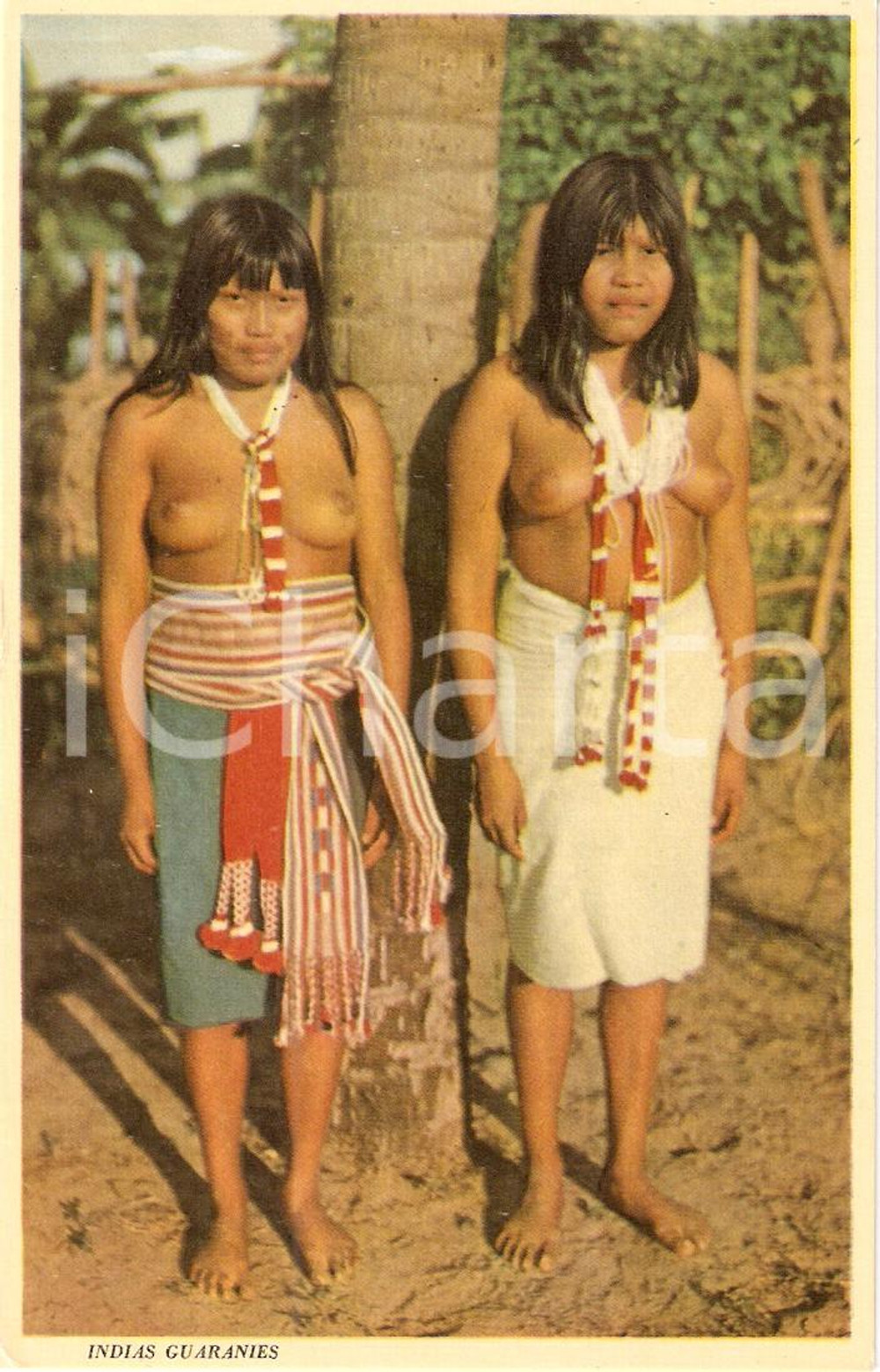 Cartolina originale da collezione 1965 ca PARAGUAY Due indie GUARANI' Ritratte con costume tipico *Cartolina FP NV 1