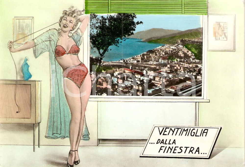 Cartolina originale da collezione 1955 ca VENTIMIGLIA IM Pinup si spoglia alla finestra Cartolina FG VG 1