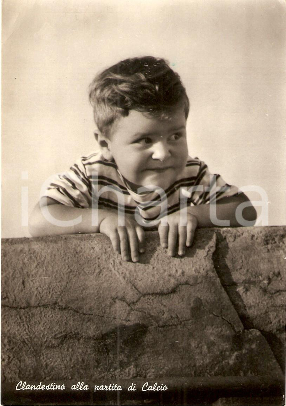 Cartolina originale da collezione 1955 ca CALCIO Clandestino alla partita *Cartolina curiosa VINTAGE FG NV 1