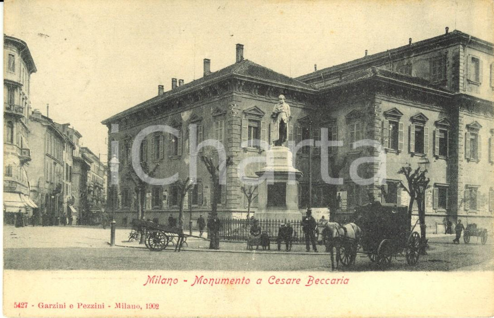 Cartolina originale da collezione 1900 ca MILANO Monumento a Cesare BECCARIA nell omonima Piazza ANIMATA FP VG 1
