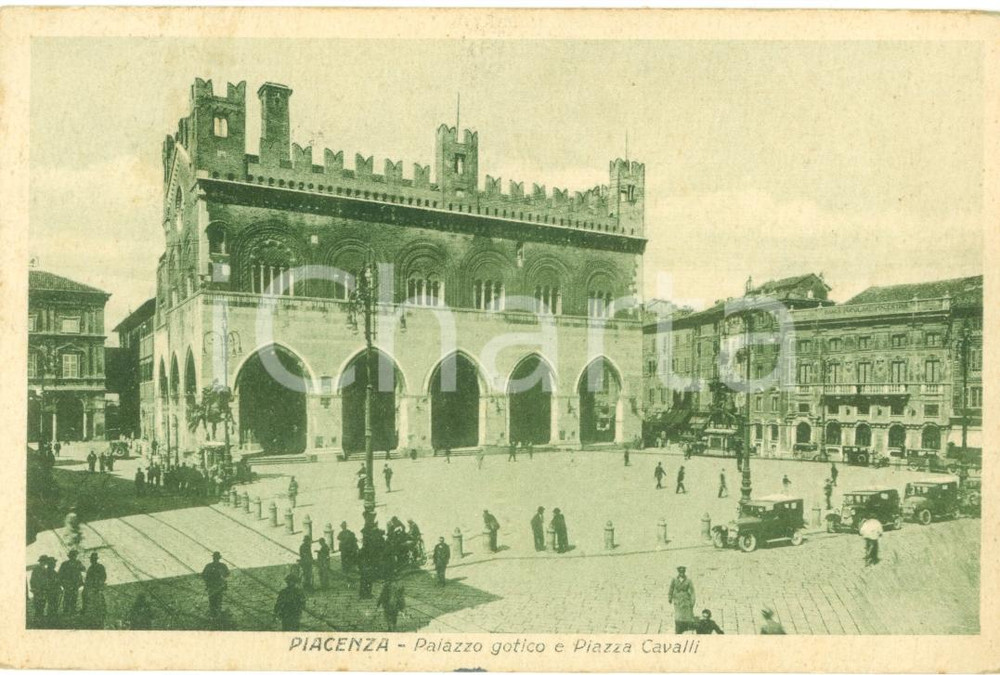 Cartolina originale da collezione 1934 PIACENZA Palazzo Gotico Piazza Cavalli ANIMATA Cartolina FP VG 1