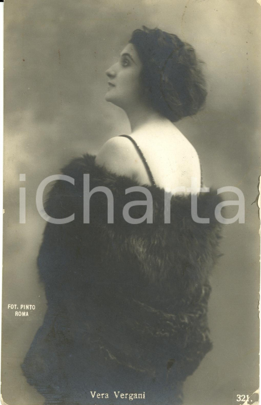 Cartolina originale da collezione 1921 Attrice VERA VERGANI posa in pelliccia nera Cartolina FP VG 1
