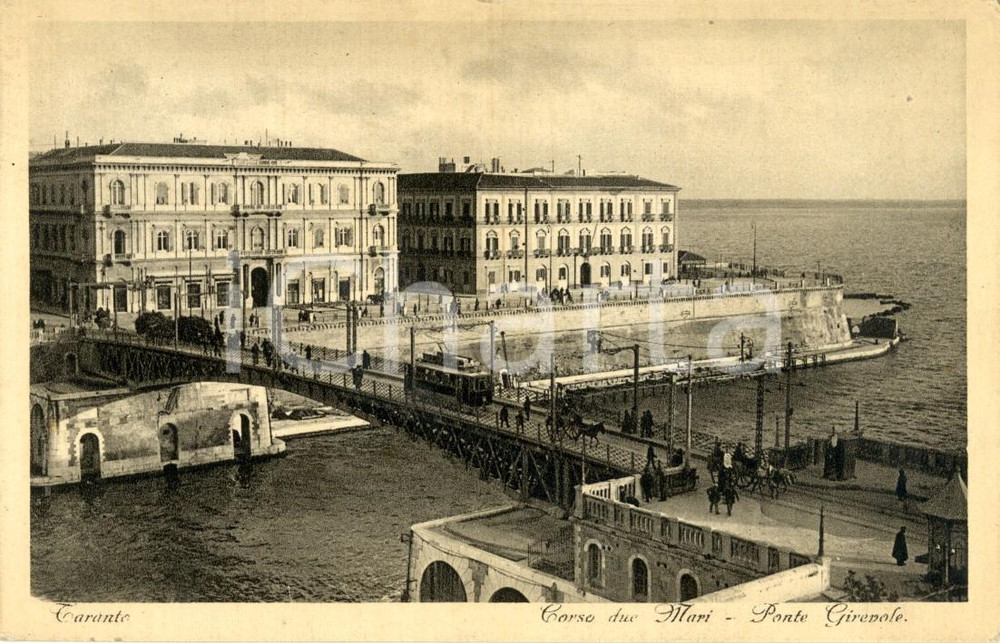 Cartolina originale da collezione 1927 TARANTO Corso DUE MARI con ponte girevole *Cartolina ANIMATA con tram FP VG 1