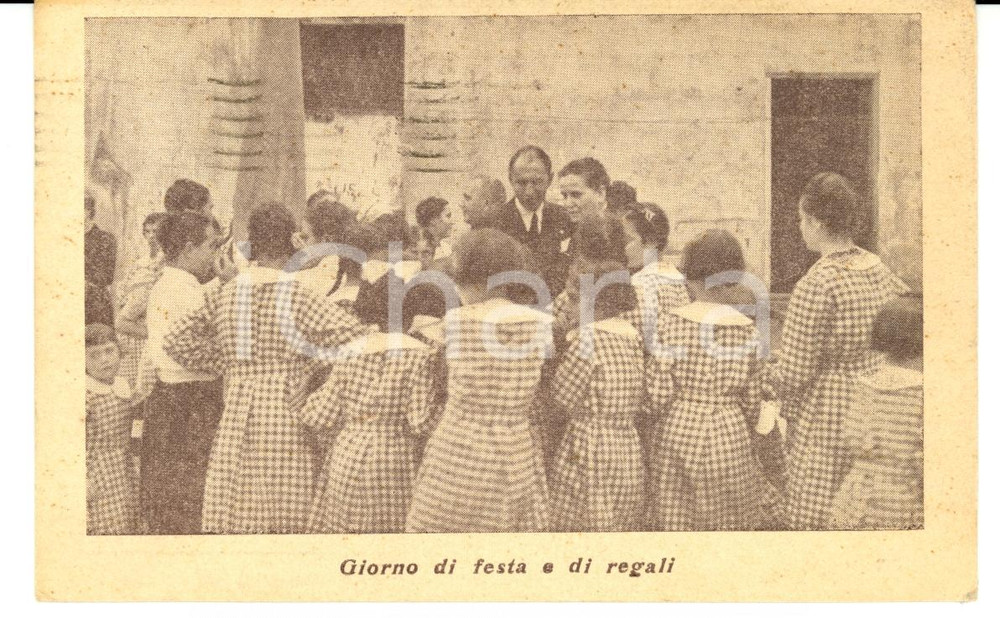 Cartolina originale da collezione 1948 GENOVA Le bambine di S. TERESA Giorno di festa e regali alle orfane FP VG 1