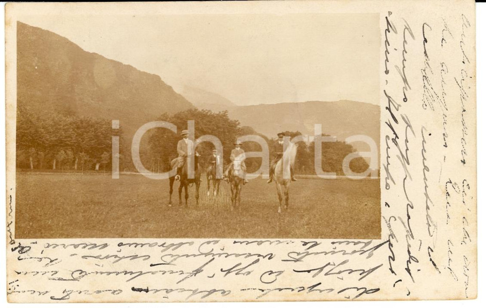 Fotografia d'epoca originale 1908 VIZILLE (F) Passeggiata a cavallo vicino al castello *Cartolina FP VG 1