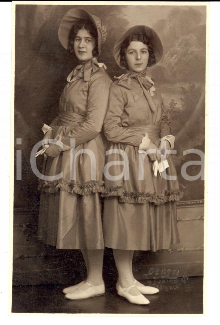 Fotografia d epoca originale 1930 TORINO Sorelle bambine vestite in coppia per CARNEVALE Foto DE ASTI 1