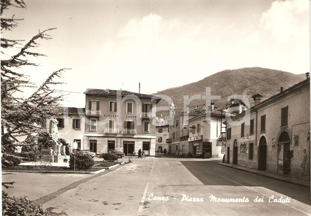 Cartolina originale da collezione 1955 ca CANZO CO Piazza e Monumento Caduti ALBERGO CANZO Animata Cartolina FG 1