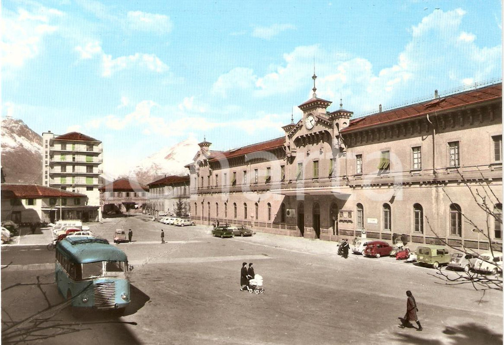 Cartolina originale da collezione 1955 ca DOMODOSSOLA VB Panorama STAZIONE animata con donne e carrozzina FG NV 1