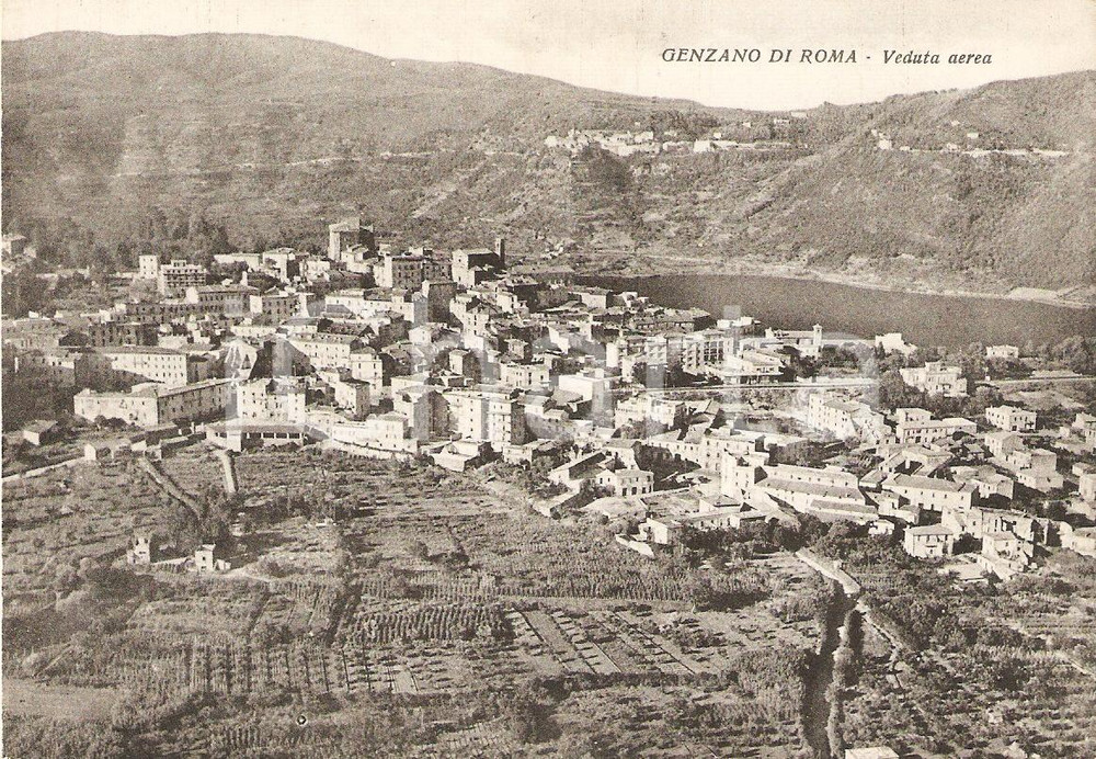 Cartolina originale da collezione 1965 GENZANO DI ROMA (RM) Veduta aerea della cittÃ  *Cartolina FG NV 1