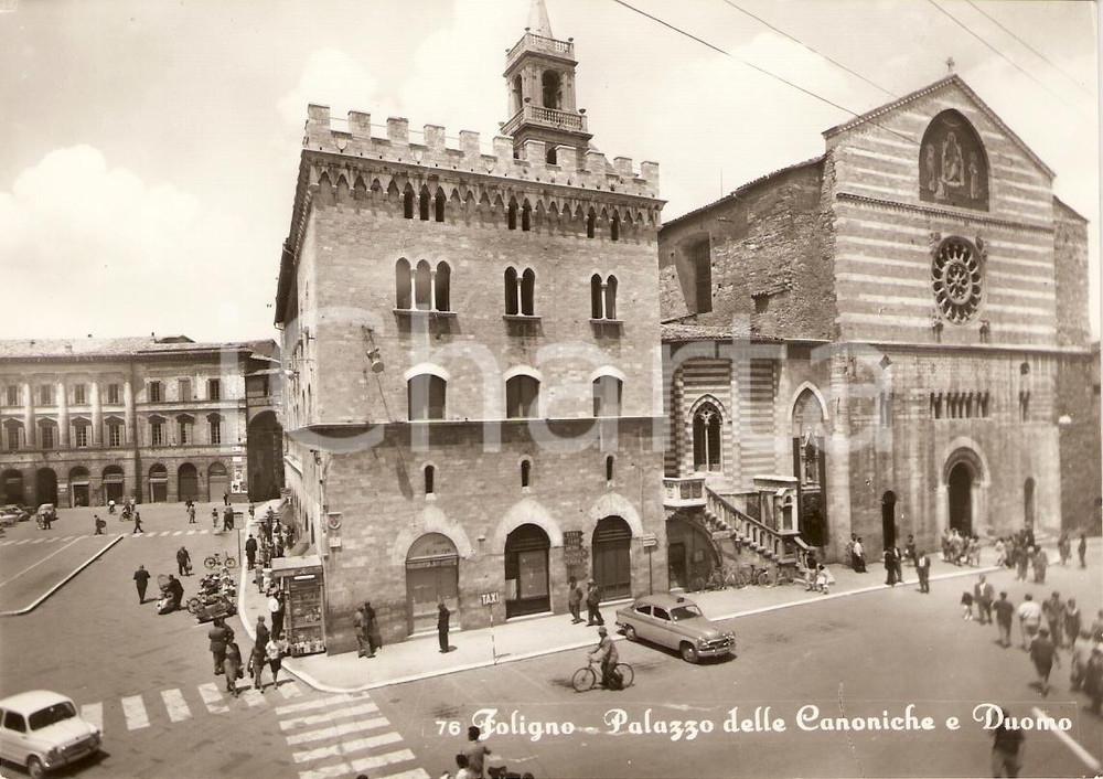 Cartolina originale da collezione 1965 FOLIGNO PG Duomo e Palazzo delle CANONICHE Animata Cartolina FG NV 1