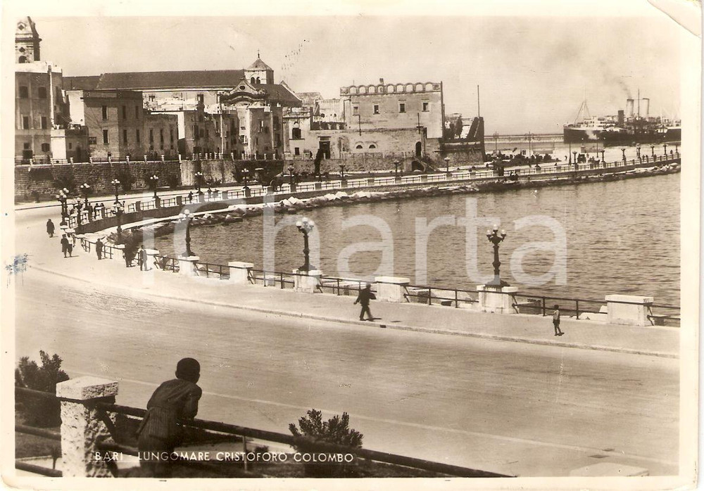 Cartolina originale da collezione 1956 BARI Bambino guarda Lungomare CRISTOFORO COLOMBO Animata Cartolina FG VG 1