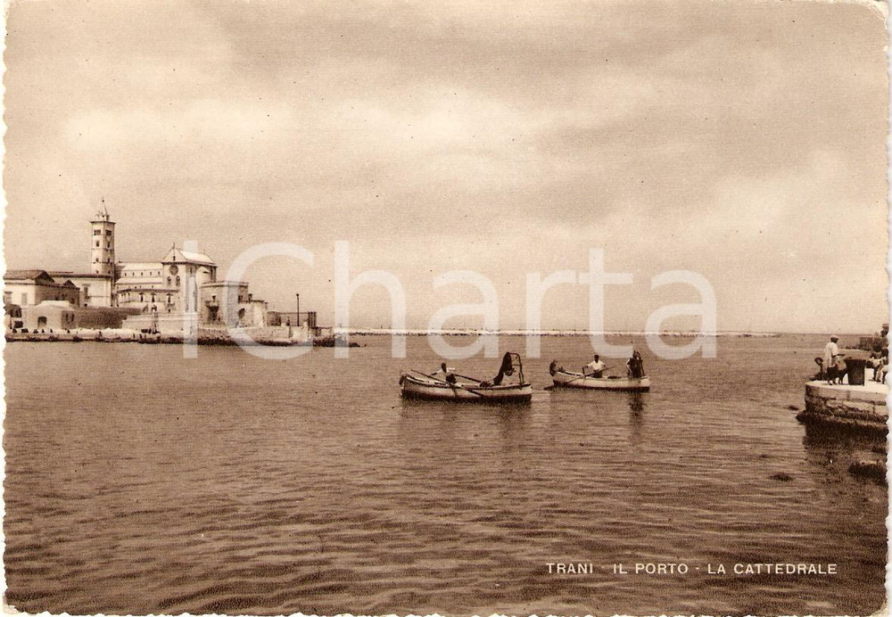 Cartolina originale da collezione 1953 TRANI (BA) Panorama PORTO e CATTEDRALE Animata con Pescatori *Cartolina FG 1