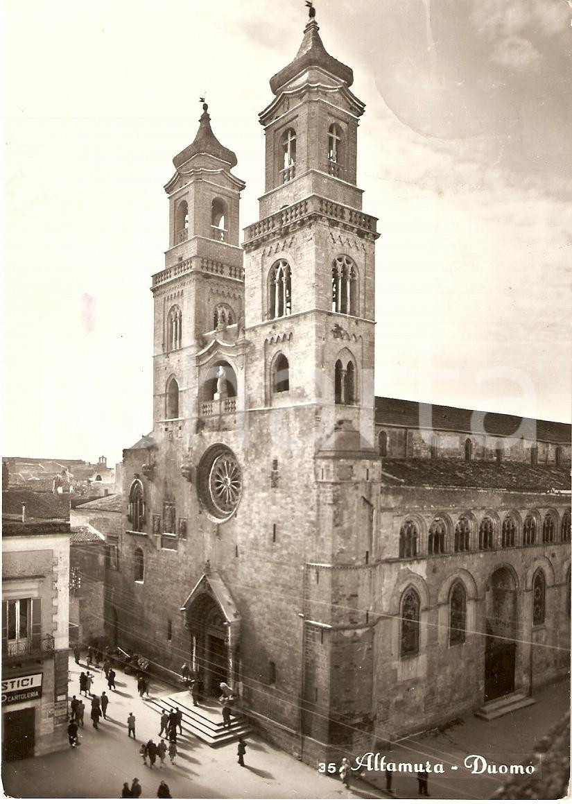 Cartolina originale da collezione 1957 ALTAMURA BA Scorcio panoramico del DUOMO Animata Cartolina FG VG 1