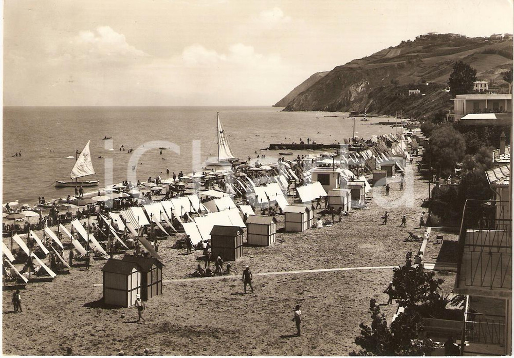 Cartolina originale da collezione 1956 GABICCE MARE PU Monte e spiaggia Cartolina animata FG VG 1